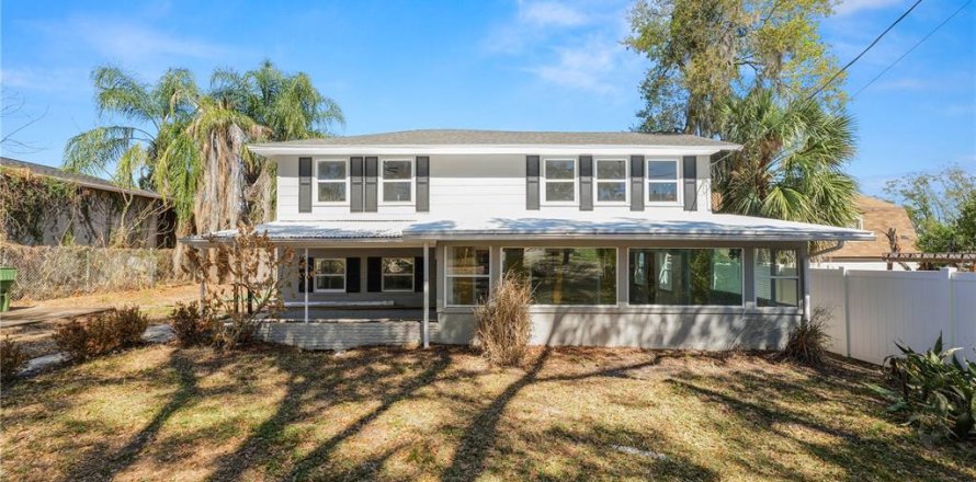House in Winter Haven, Florida 3 bedrooms, 172.43 sq.m. № 2216766