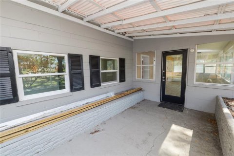 House in Winter Haven, Florida 3 bedrooms, 172.43 sq.m. № 2216766 - photo 7