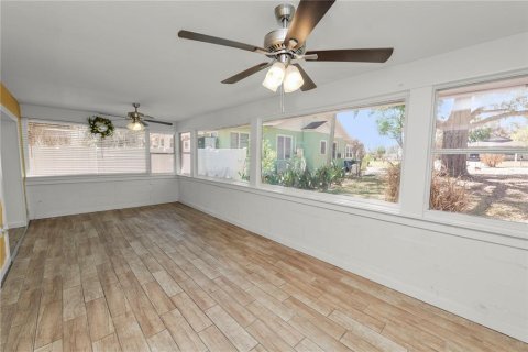 House in Winter Haven, Florida 3 bedrooms, 172.43 sq.m. № 2216766 - photo 9