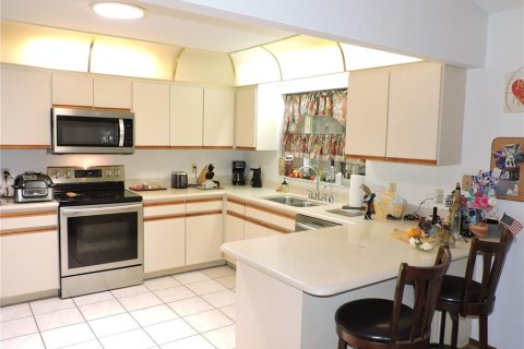 House in Indian lake estates, Florida 3 bedrooms, 189.06 sq.m. № 1670879 - photo 13