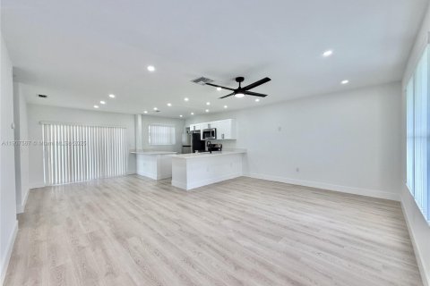 Casa en venta en Lauderhill, Florida, 3 dormitorios, 115.57 m2 № 1964549 - foto 3
