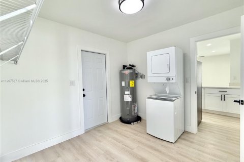 Casa en venta en Lauderhill, Florida, 3 dormitorios, 115.57 m2 № 1964549 - foto 8