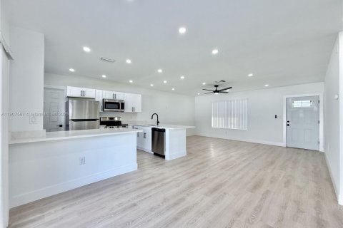 Casa en venta en Lauderhill, Florida, 3 dormitorios, 115.57 m2 № 1964549 - foto 5