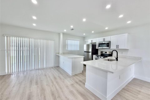 Casa en venta en Lauderhill, Florida, 3 dormitorios, 115.57 m2 № 1964549 - foto 6