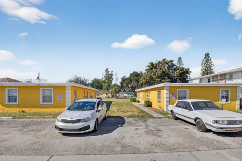 Propiedad comercial en Delray Beach, Florida 246.38 m2 № 1999107