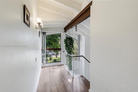 Condo in Miami, Florida, 3 bedrooms  № 2010499 - photo 7