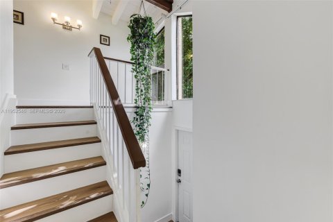 Condo in Miami, Florida, 3 bedrooms  № 2010499 - photo 6