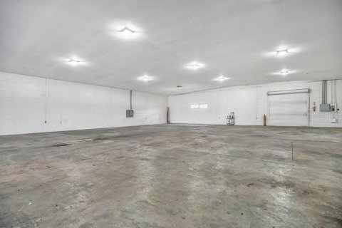Commercial property in Orange City, Florida 84.54 sq.m. № 2112053 - photo 6