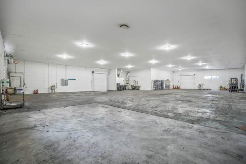 Commercial property in Orange City, Florida 84.54 sq.m. № 2112053 - photo 7