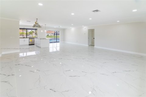 Villa ou maison à vendre à Cape Coral, Floride: 3 chambres, 166.76 m2 № 1971991 - photo 18