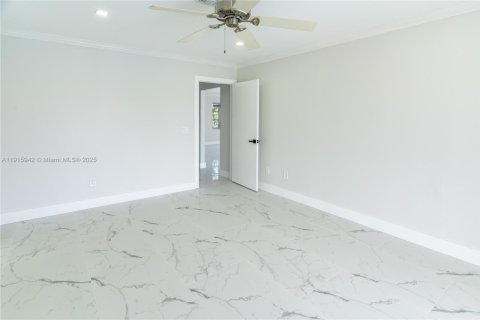 Villa ou maison à vendre à Cape Coral, Floride: 3 chambres, 166.76 m2 № 1971991 - photo 23