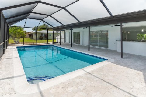 Villa ou maison à vendre à Cape Coral, Floride: 3 chambres, 166.76 m2 № 1971991 - photo 4