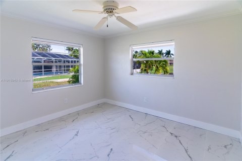 Villa ou maison à vendre à Cape Coral, Floride: 3 chambres, 166.76 m2 № 1971991 - photo 7
