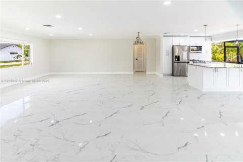 Villa ou maison à vendre à Cape Coral, Floride: 3 chambres, 166.76 m2 № 1971991 - photo 20