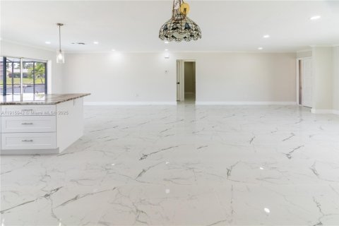 Villa ou maison à vendre à Cape Coral, Floride: 3 chambres, 166.76 m2 № 1971991 - photo 21