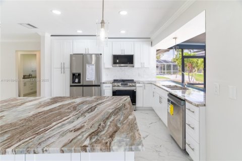 Villa ou maison à vendre à Cape Coral, Floride: 3 chambres, 166.76 m2 № 1971991 - photo 6