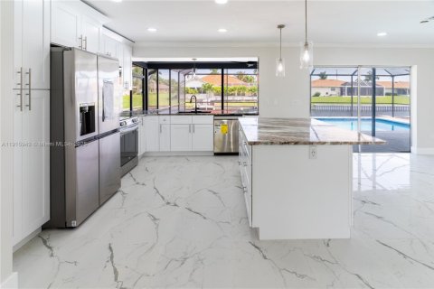 Villa ou maison à vendre à Cape Coral, Floride: 3 chambres, 166.76 m2 № 1971991 - photo 5