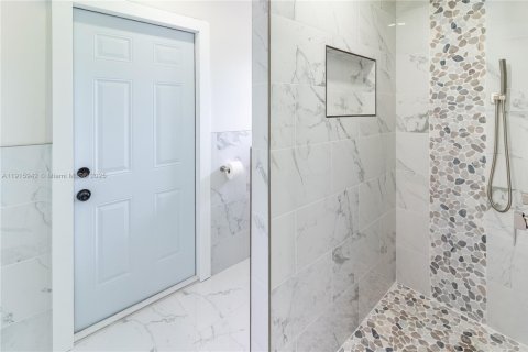 Villa ou maison à vendre à Cape Coral, Floride: 3 chambres, 166.76 m2 № 1971991 - photo 14