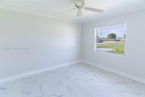 Villa ou maison à vendre à Cape Coral, Floride: 3 chambres, 166.76 m2 № 1971991 - photo 9