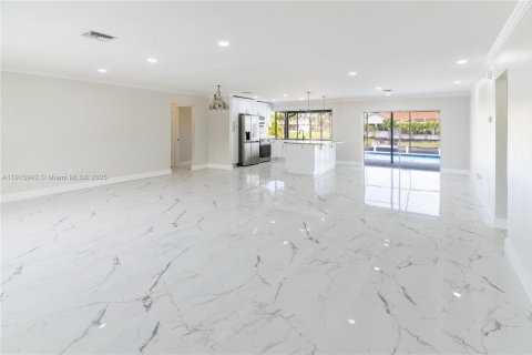 Villa ou maison à vendre à Cape Coral, Floride: 3 chambres, 166.76 m2 № 1971991 - photo 17