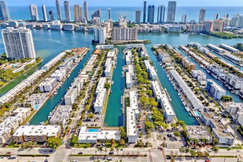 Copropriété à vendre à North Miami Beach, Floride: 1 chambre № 2042257 - photo 16