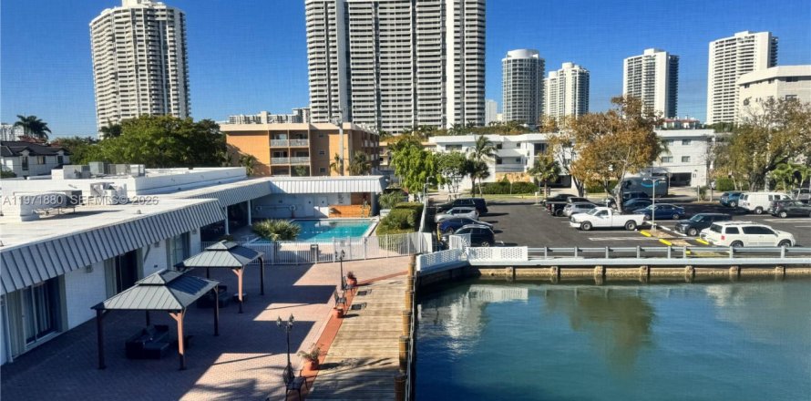 Condo à North Miami Beach, Floride, 1 chambre  № 2042257