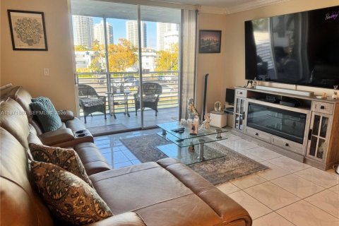 Copropriété à vendre à North Miami Beach, Floride: 1 chambre № 2042257 - photo 4