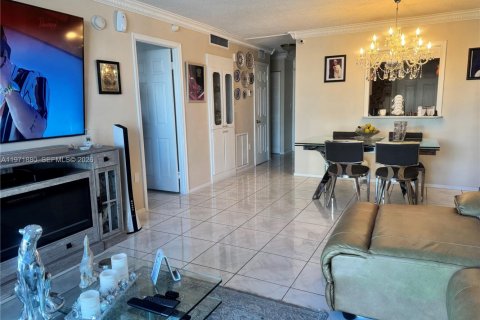 Copropriété à vendre à North Miami Beach, Floride: 1 chambre № 2042257 - photo 9