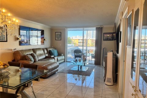 Copropriété à vendre à North Miami Beach, Floride: 1 chambre № 2042257 - photo 5