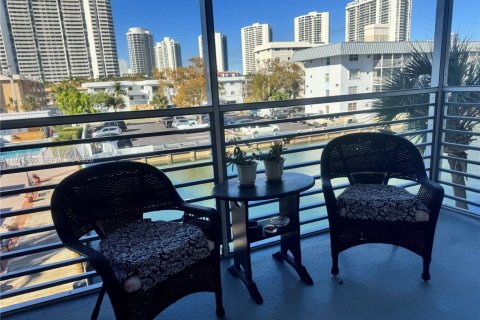 Copropriété à vendre à North Miami Beach, Floride: 1 chambre № 2042257 - photo 3