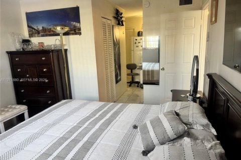 Copropriété à vendre à North Miami Beach, Floride: 1 chambre № 2042257 - photo 11