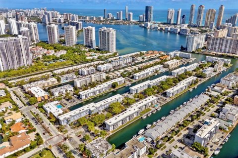 Copropriété à vendre à North Miami Beach, Floride: 1 chambre № 2042257 - photo 17