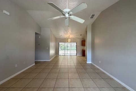 House in Kissimmee, Florida 4 bedrooms, 157.38 sq.m. № 2235643 - photo 5