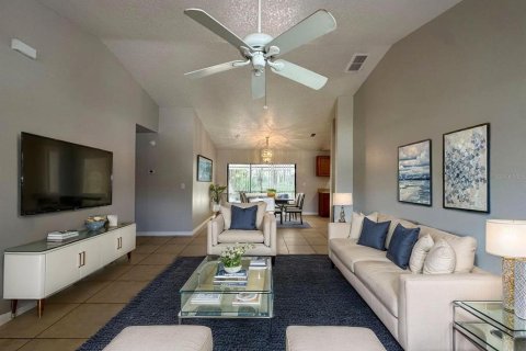 House in Kissimmee, Florida 4 bedrooms, 157.38 sq.m. № 2235643 - photo 4