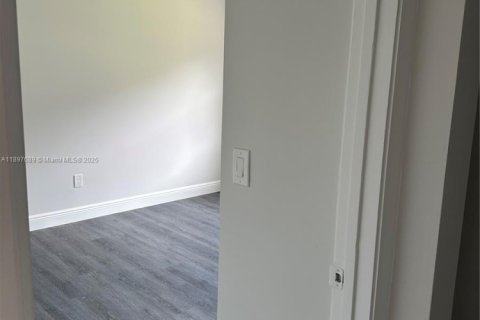 Condo in Miami, Florida, 3 bedrooms  № 1949140 - photo 29