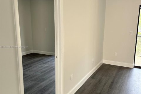 Condo in Miami, Florida, 3 bedrooms  № 1949140 - photo 21