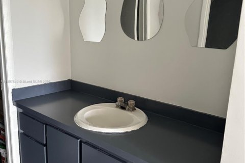Condo in Miami, Florida, 3 bedrooms  № 1949140 - photo 23