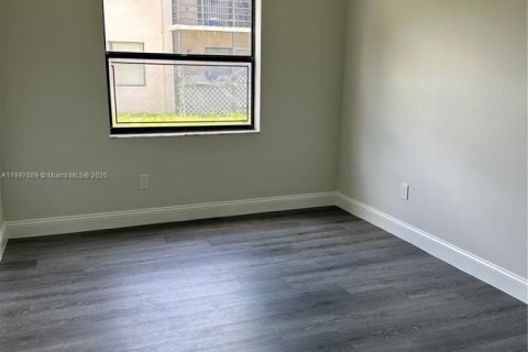 Condo in Miami, Florida, 3 bedrooms  № 1949140 - photo 27