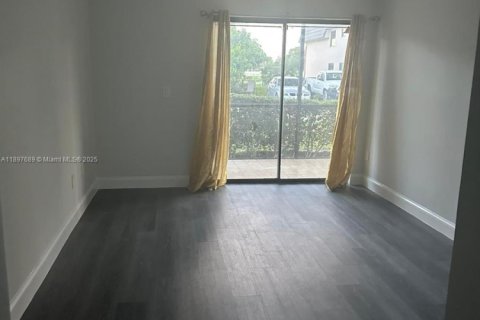 Condo in Miami, Florida, 3 bedrooms  № 1949140 - photo 12