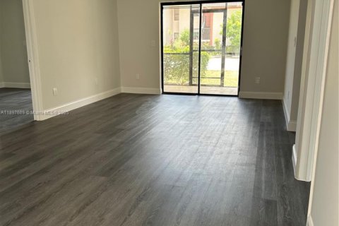 Condo in Miami, Florida, 3 bedrooms  № 1949140 - photo 19