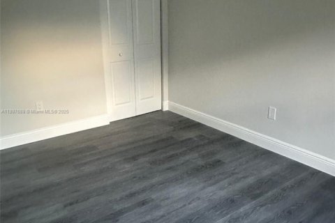 Condo in Miami, Florida, 3 bedrooms  № 1949140 - photo 9