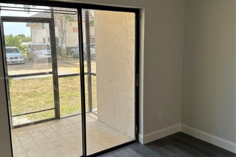 Condo in Miami, Florida, 3 bedrooms  № 1949140 - photo 25