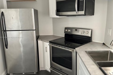 Condo in Miami, Florida, 3 bedrooms  № 1949140 - photo 6