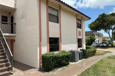 Condo in Miami, Florida, 3 bedrooms  № 1949140 - photo 2