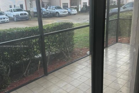 Condo in Miami, Florida, 3 bedrooms  № 1949140 - photo 14