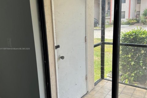 Condo in Miami, Florida, 3 bedrooms  № 1949140 - photo 22