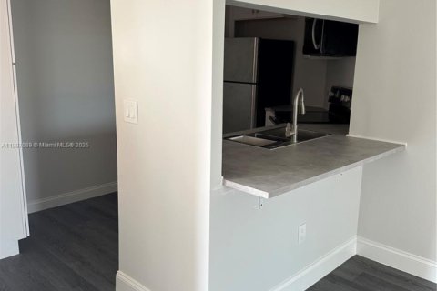 Condo in Miami, Florida, 3 bedrooms  № 1949140 - photo 20