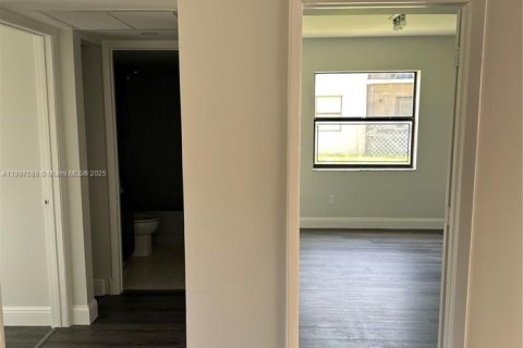 Condo in Miami, Florida, 3 bedrooms  № 1949140 - photo 26