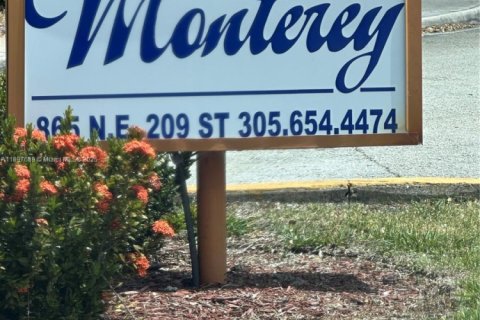 Condo in Miami, Florida, 3 bedrooms  № 1949140