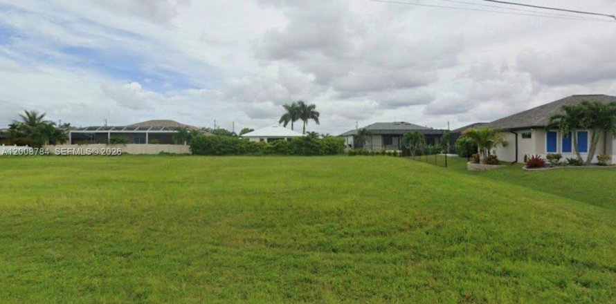 Terrain à Cape Coral, Floride № 2170948